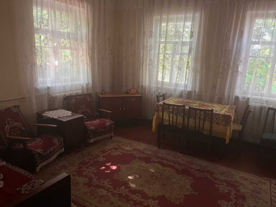 Продається будинок з меблями ,з газом,з водою.