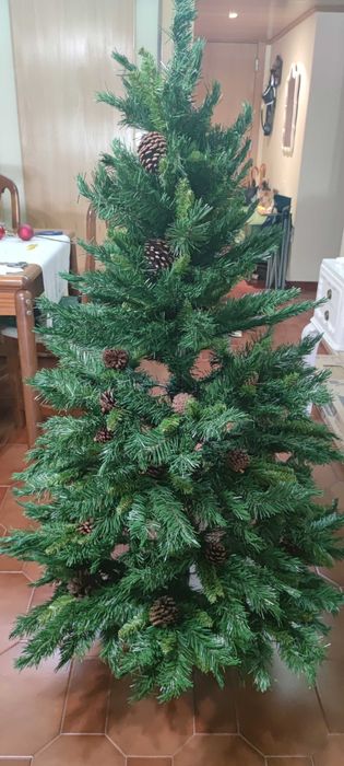 Árvore de Natal,1,60m de altura toda desmontável e de fácil arrumação!