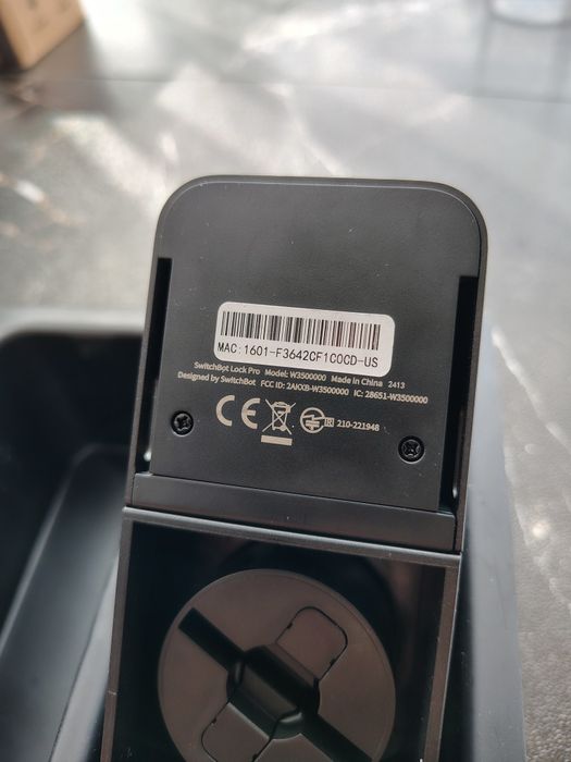 Inteligentny zamek do drzwi SwitchBot Lock Pro