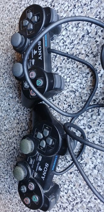 Conjunto de 8 jogos e 2 comandos duallshock da Sony Ler descrição