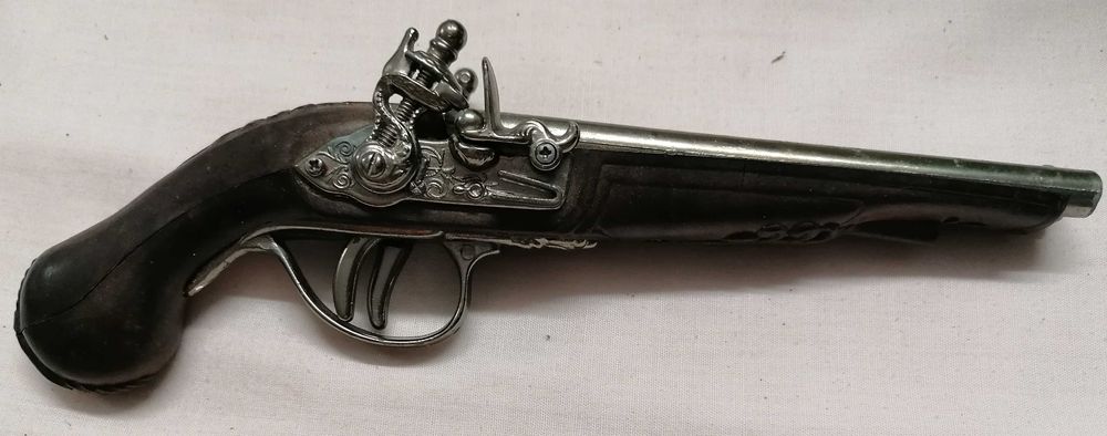 Pistola antiga decorativa