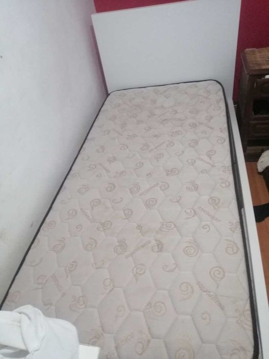 Cama de solteiro , como nova