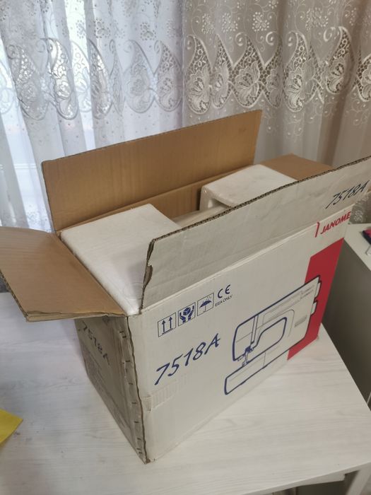 Швейна машинка Janome 7518A