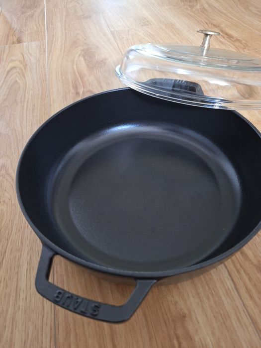 Patelnia żeliwna staub 28cm