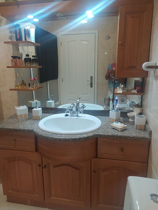 Espelho e móvel de casa de banho em madeira macica Tola completo como