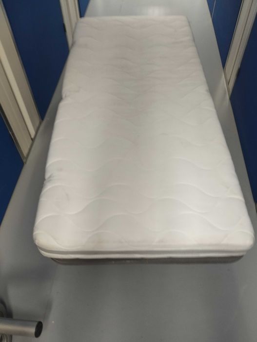 Colchão de  solteiro com capa removivele lavável