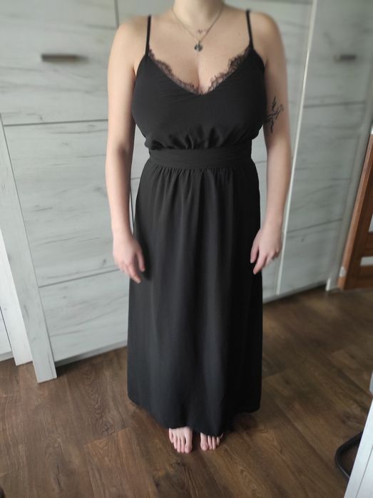 Długa czarna sukienka