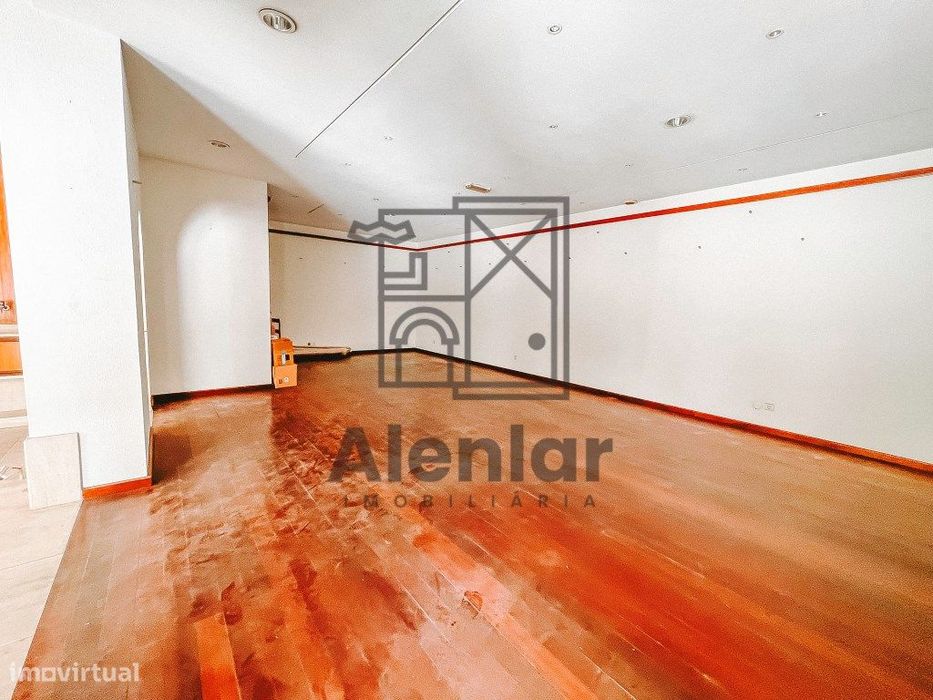 Loja para Arrendamento em Alenquer
