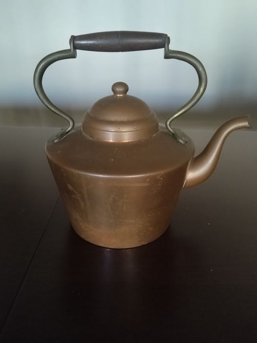 Chaleira antiga em latão com 24cm de altura para decoração