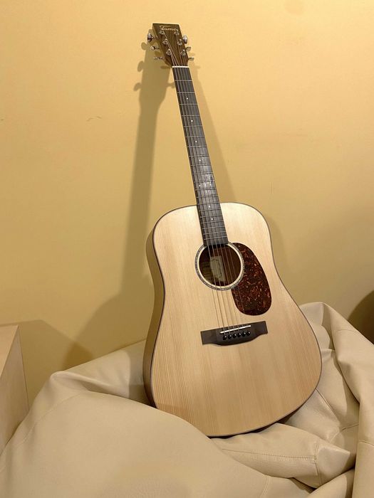 Guitarra Acústica Eletrificada, Madeira Sólida, C/Case, como NOVA