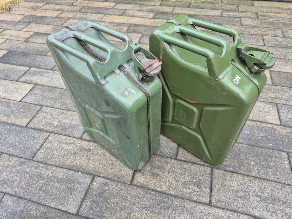 Kanister 20 L metalowy PRL. Dwie sztuki