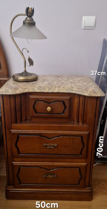 Mobília variada (mesa, cama)