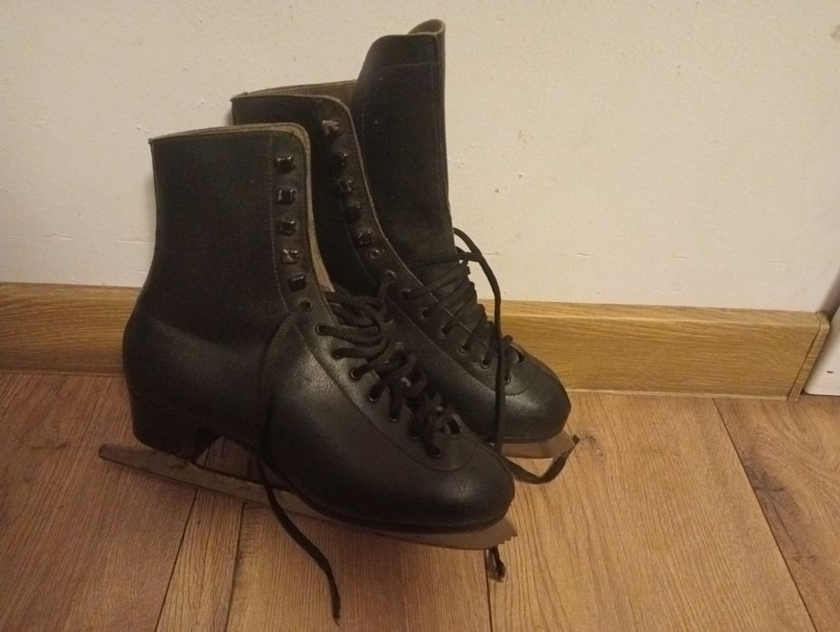 Czarne łyżwy figurowe 37