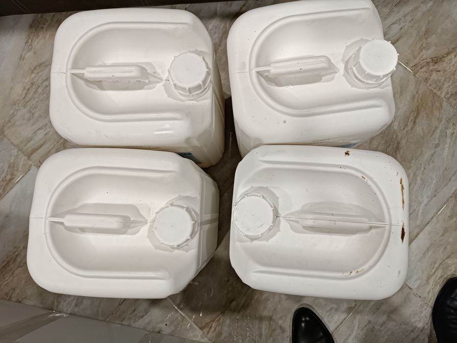 Каністри  20літрів