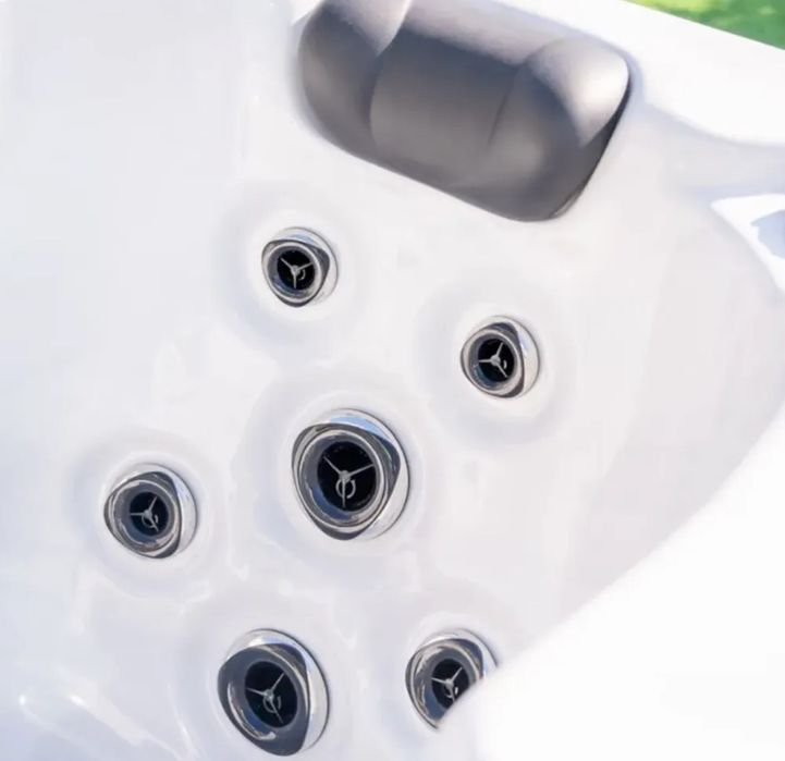 SPA/ Jacuzzi Hidromassagem ( 3 Lugares )
