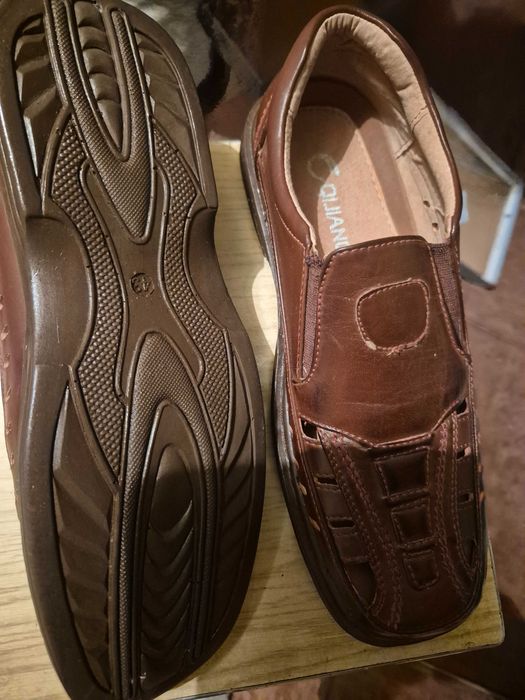 Męskie buty w kolorze brązowym, rozmiar 43