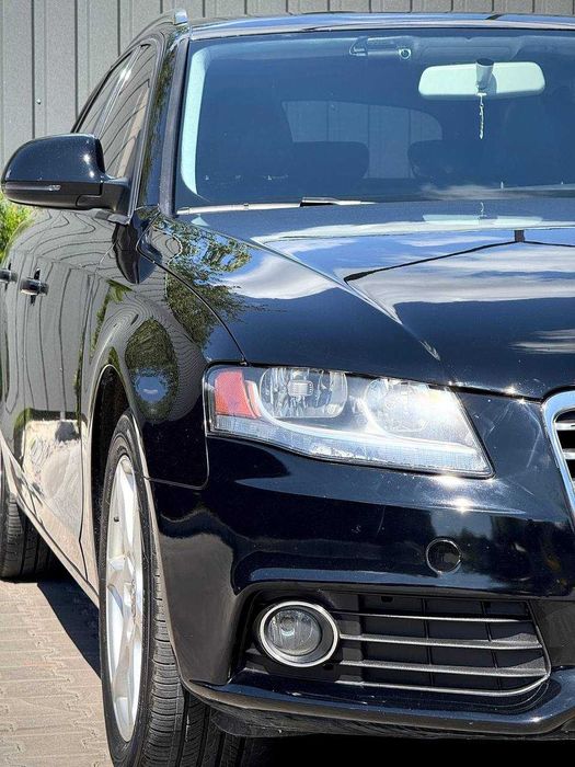 Автомобіль Audi A4 B8