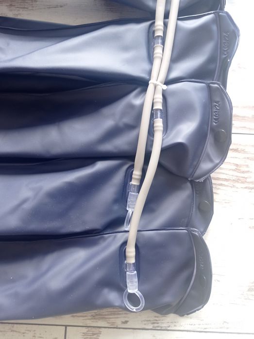 Materac przeciwodleżynowy z pompą