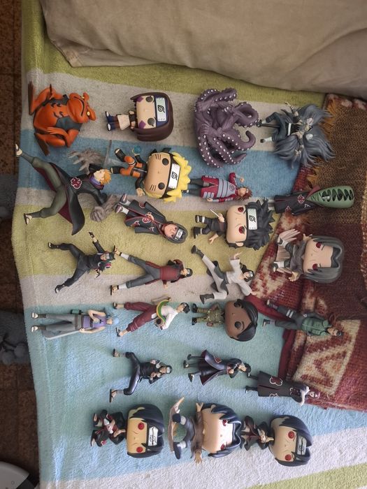 Figuras Naruto e Funko pops