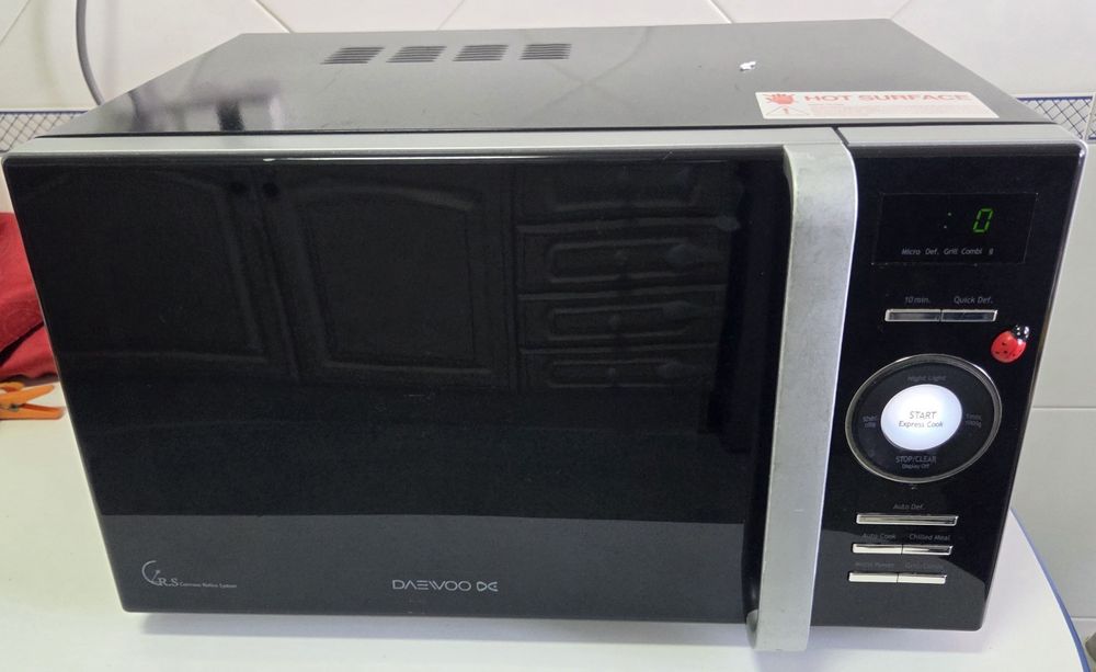 Microondas Daewoo 23 Litros preto + GRILL