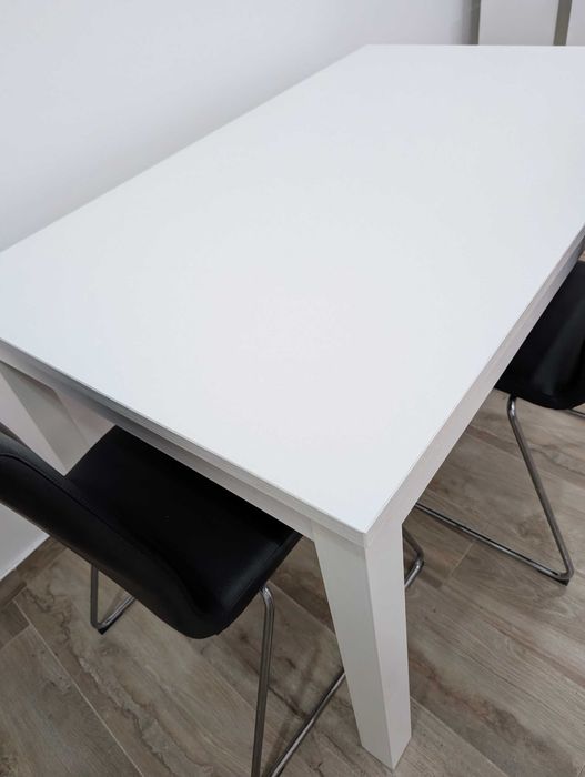 Mesa de refeição extensível Ikea com até 6 lugares