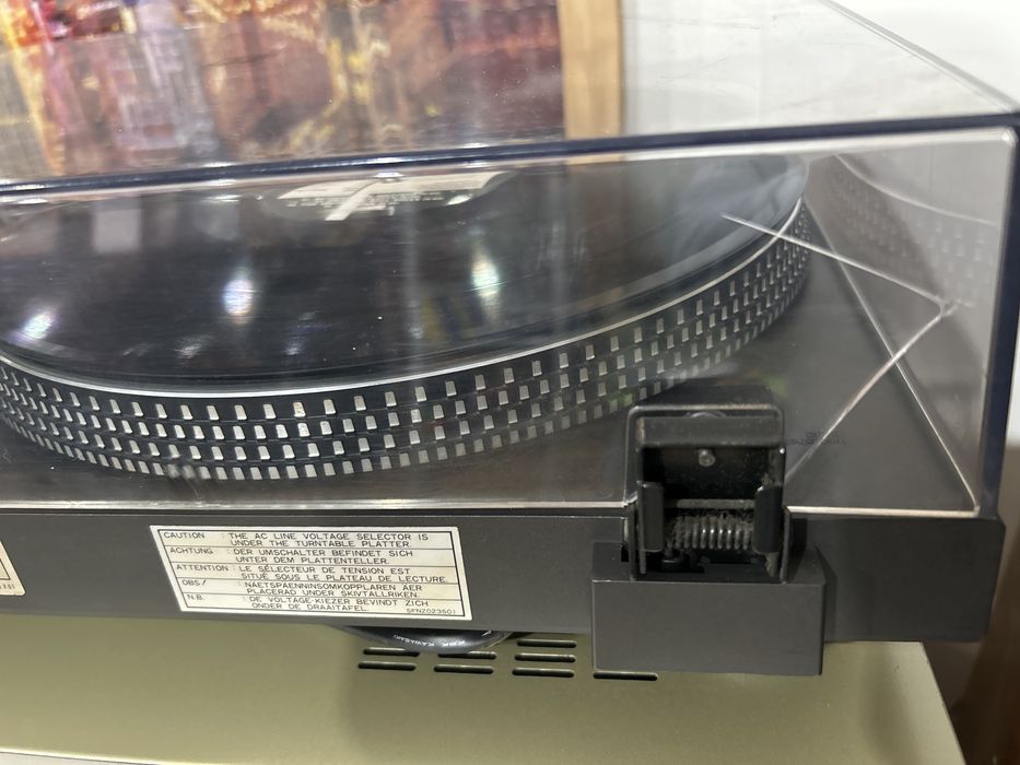 Gira discos Technics SL 1900