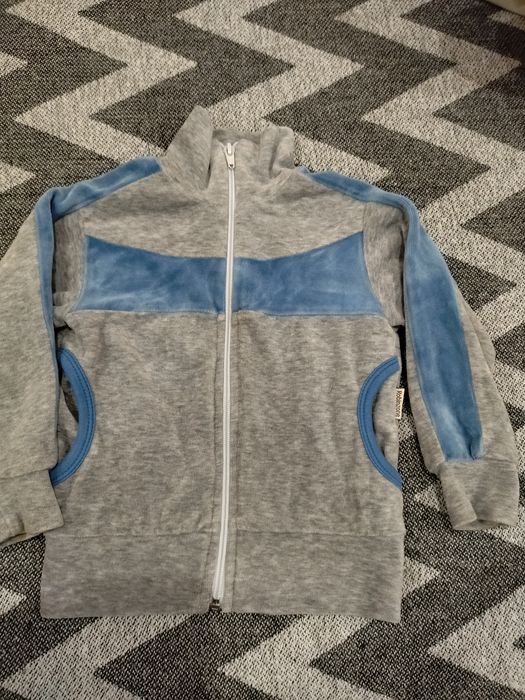 Джинси і вілюрова кофтинка