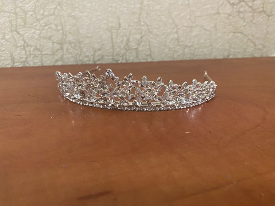 Діадема прикраса