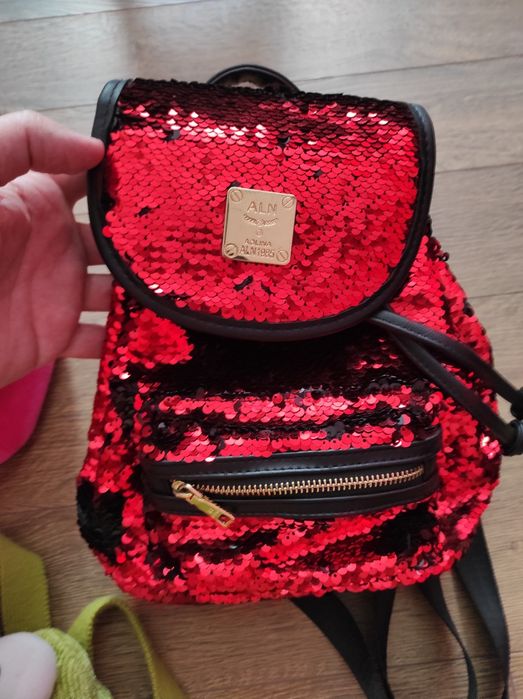 Дитячі яскраві рюкзаки та сумки