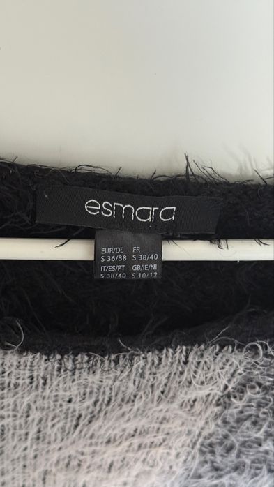 Sweter czarno-biały w kratę Esmara