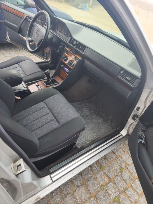 Mercedes Benz E250  W124