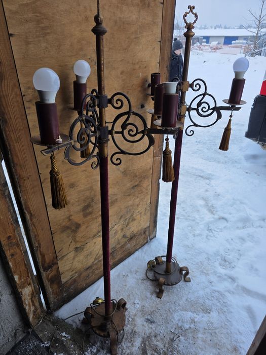 Lampa stojąca rzeliwna metal kuta zamkowa zabytek