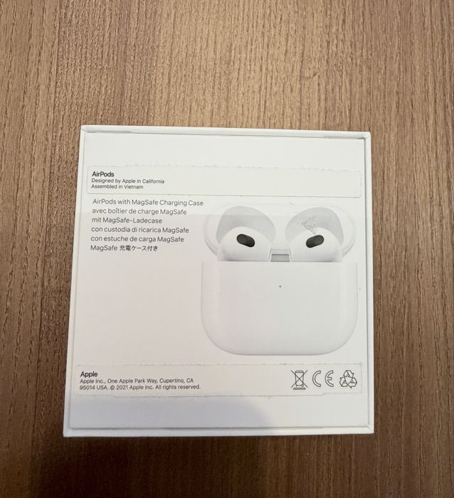 AirPods 3rd generation A2564 правий навушник