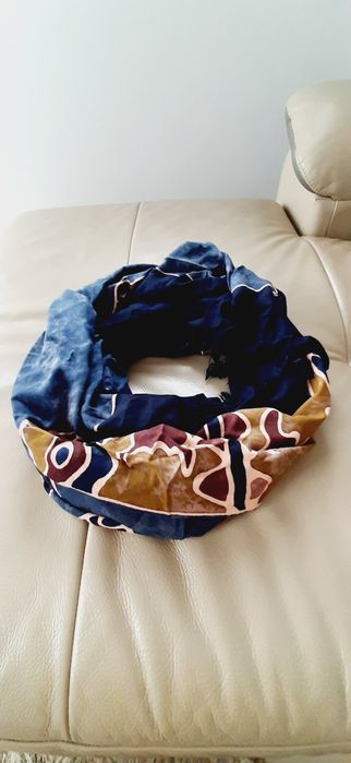 NOWA. Apaszka, chusta, szal