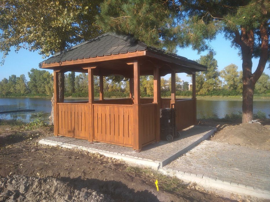 Деревянная беседка. Альтанка из дерева. Альтанка деревяна. Бесідка.