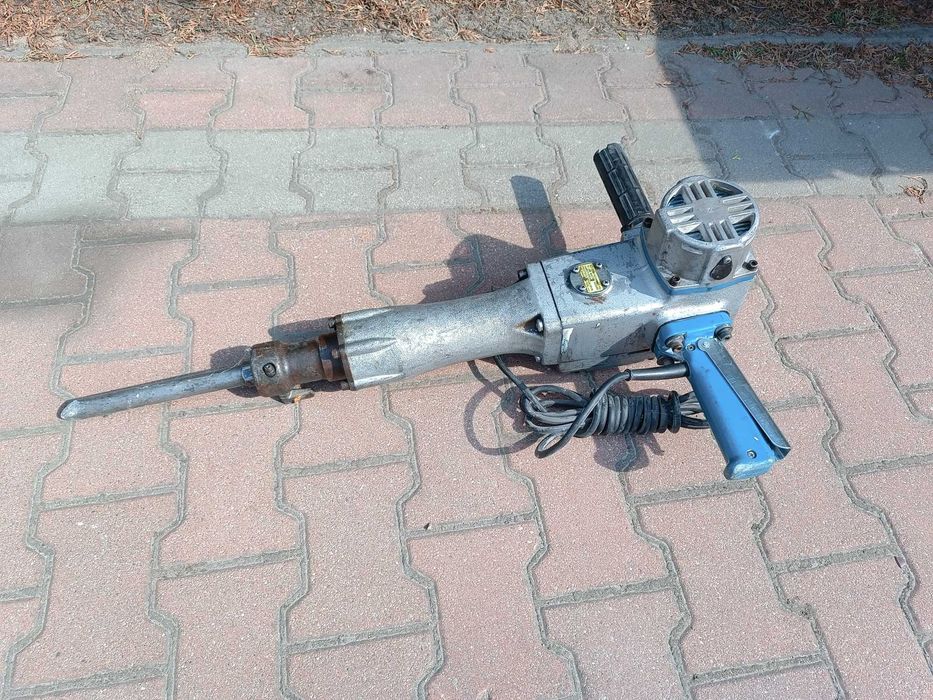 Młot makita HM1400