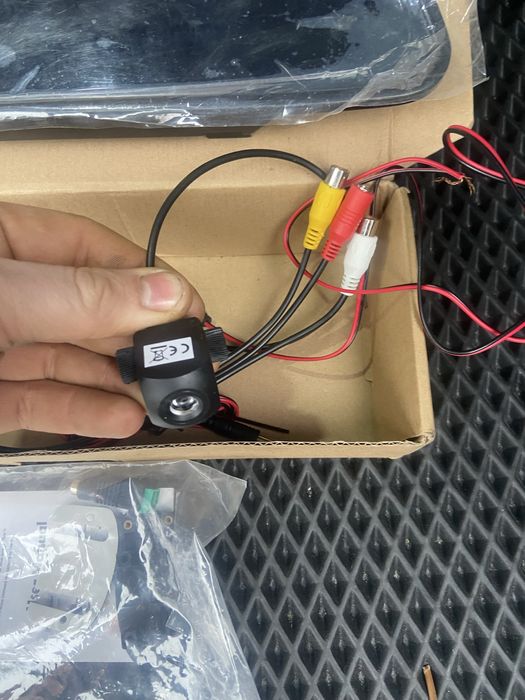 Зеркало монітор з камерою заднього виду