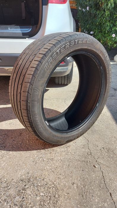 Pneu  245 45ZR18