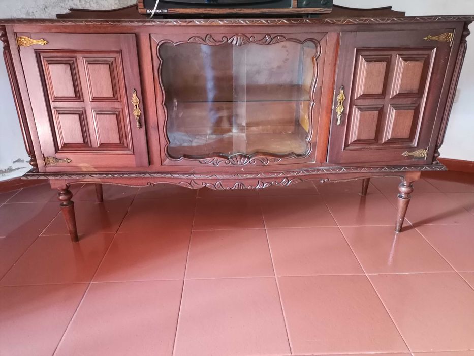 Louceiro/ aparador -madeira.