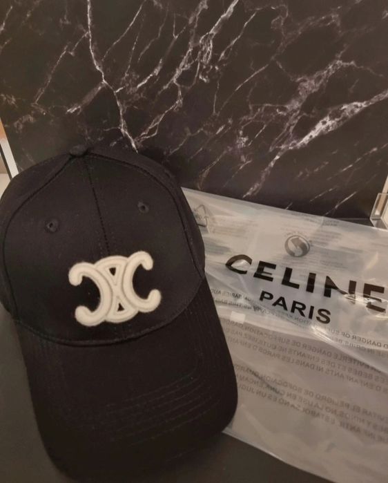 Czapka z daszkiem Celine.