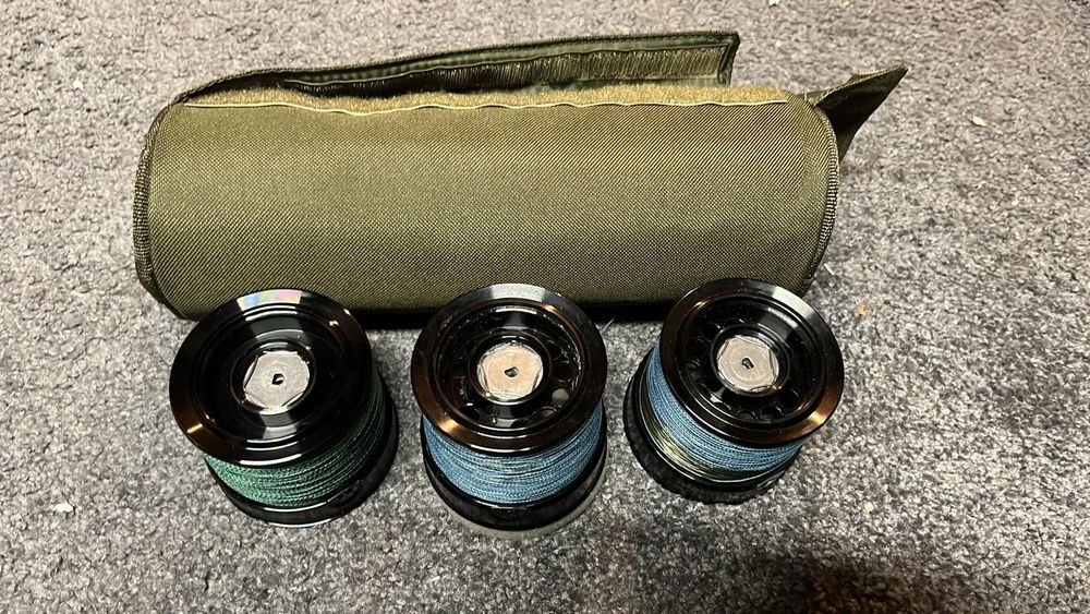 Okuma 8k  3 sztuki szpul z żyłkami + pokrowiec