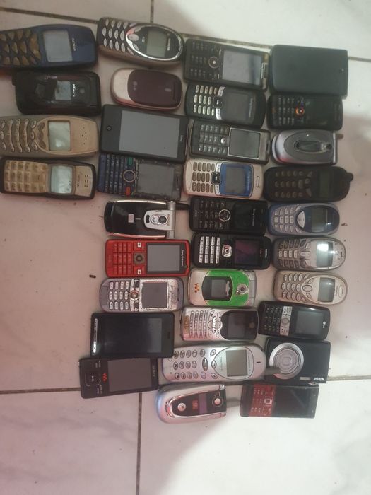 Кнопочні  Мобільні телефони Nokia