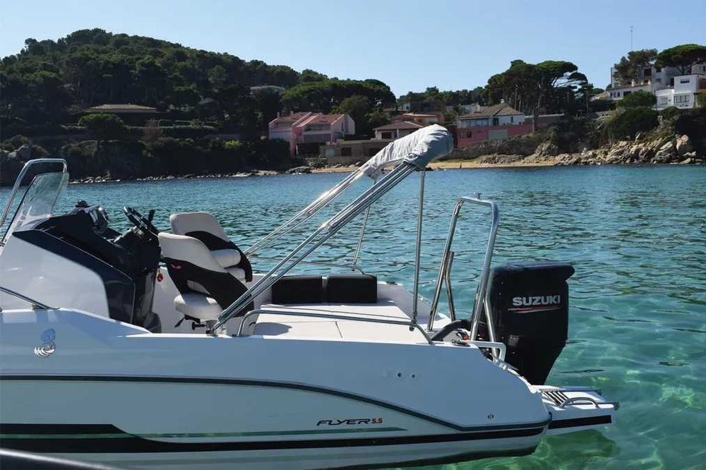 BENETEAU FLYER 5.5 SUNDECK | SUZUKI 140 HP | 2019 - c/ atrelado