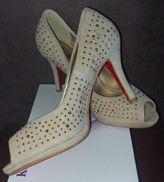 Туфлі жіночі на підборах