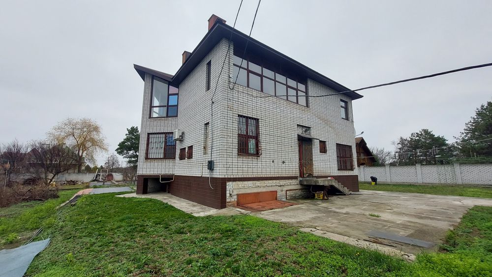 Продам дом в Обуховке, 404 м.кв. за 145000$