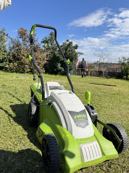 Maquina de cortar relva eletrica