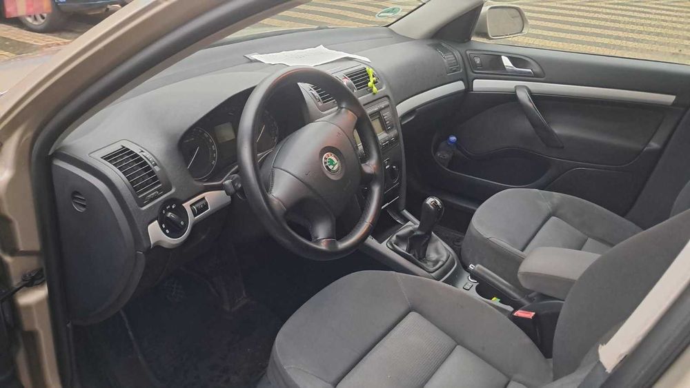 Skoda octavia А 5. 1,6 бензин