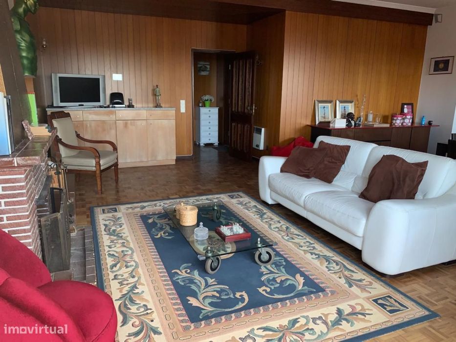 Quarto - localizado em Lordelo do Ouro Porto