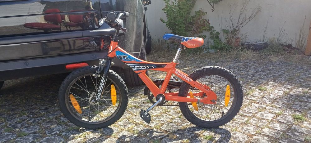 Bicicleta Scott Radical 160 infantil 
Roda ?
Sistema de freio de contrapedal original ?
Selim ajustável?
Preço: 80€?