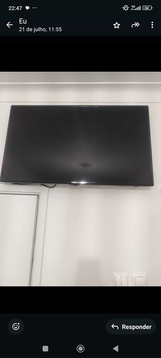 Televisão de 32 e 36 polegadas e suporte